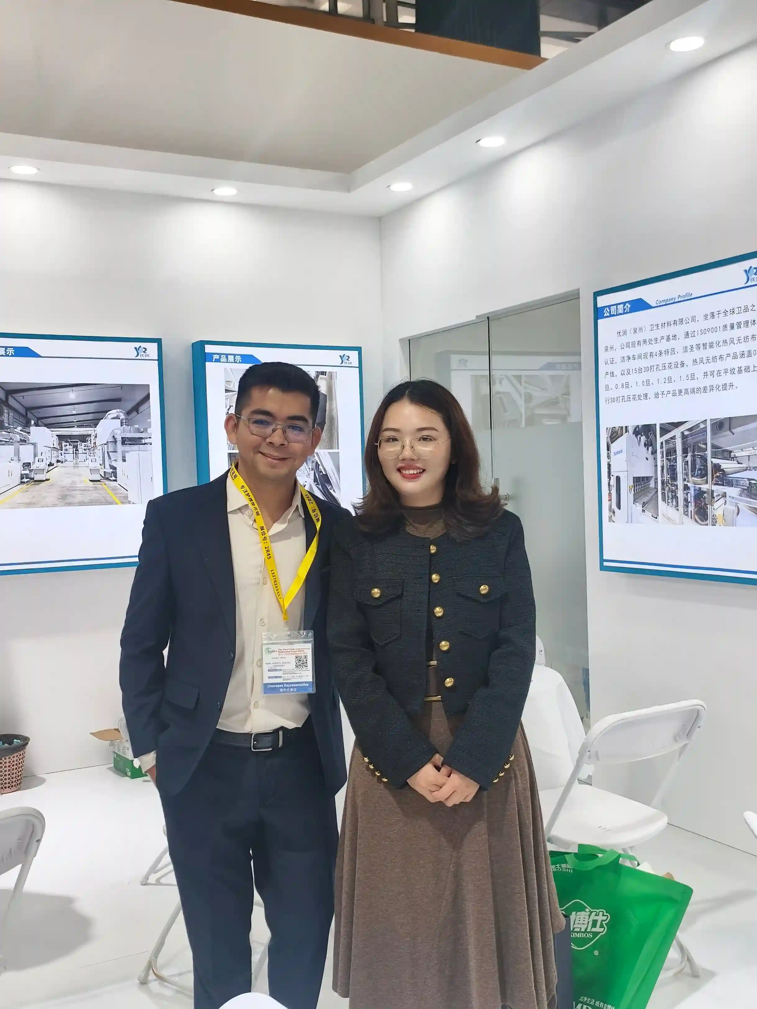 Anita Sales Manager At Urightmaterials Introducing Factory Production Capacity And Company Profile To A Global Procurement Partner At A Hygiene Industry Expo