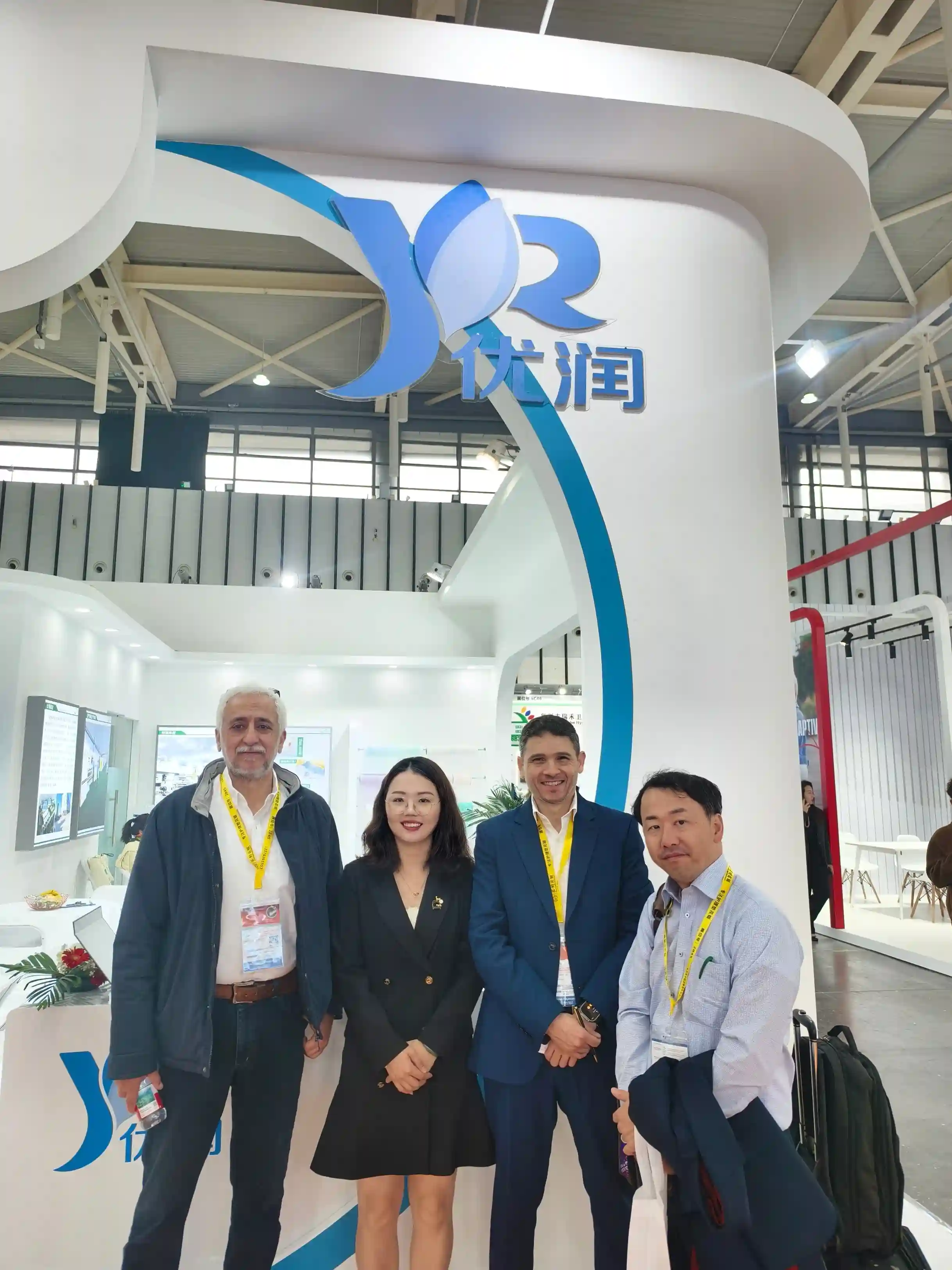Anita Urightmaterials Sales Manager With A Multi Regional Procurement Delegation At A Hygiene Expo Highlighting Global Market Presence And Reliable Supply Chain Partnership